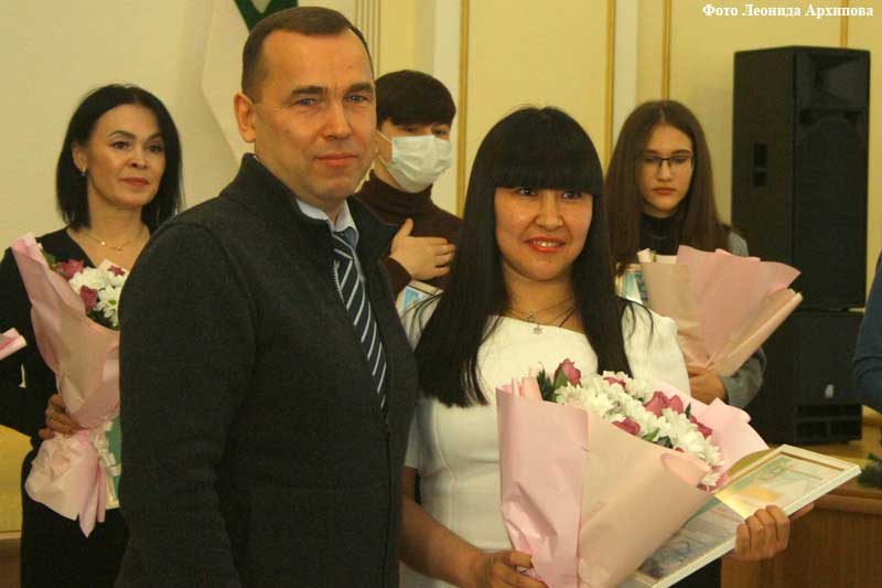 В правительстве Курганской области наградили лауреатов областных молодежных премий